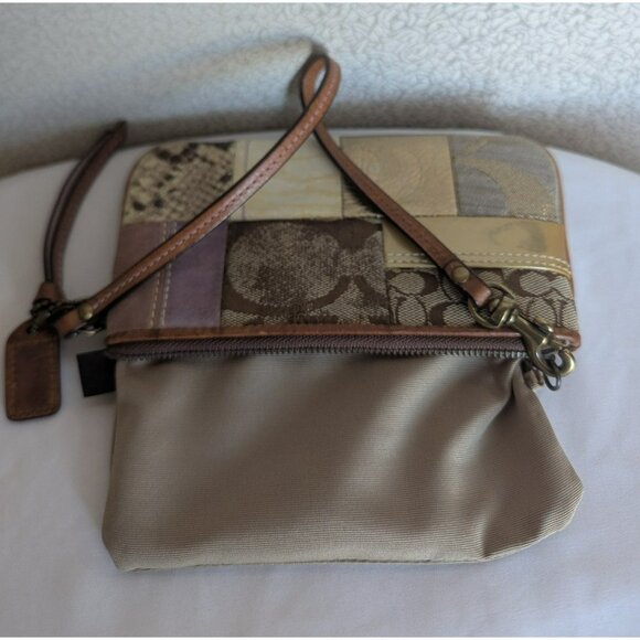 Vintage Coach Limited Ed Mixed Media Patchwork Signature Wristlet Wallet Multi - Picture 10 of 12